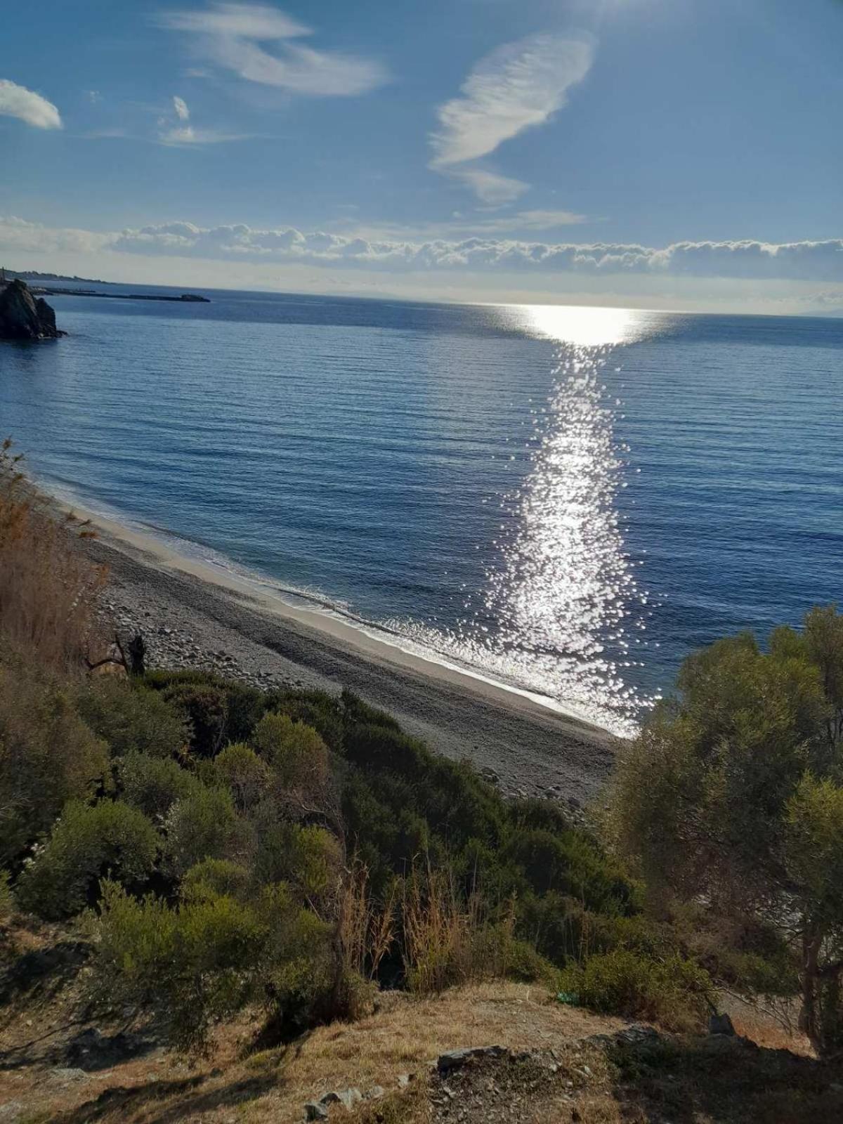 Δωμάτια Κόκκινος Πύργος Plomari Exterior photo